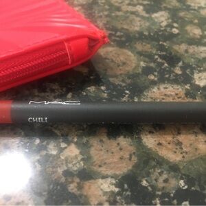 RARE! MAC CHILI LIP LINER!!!